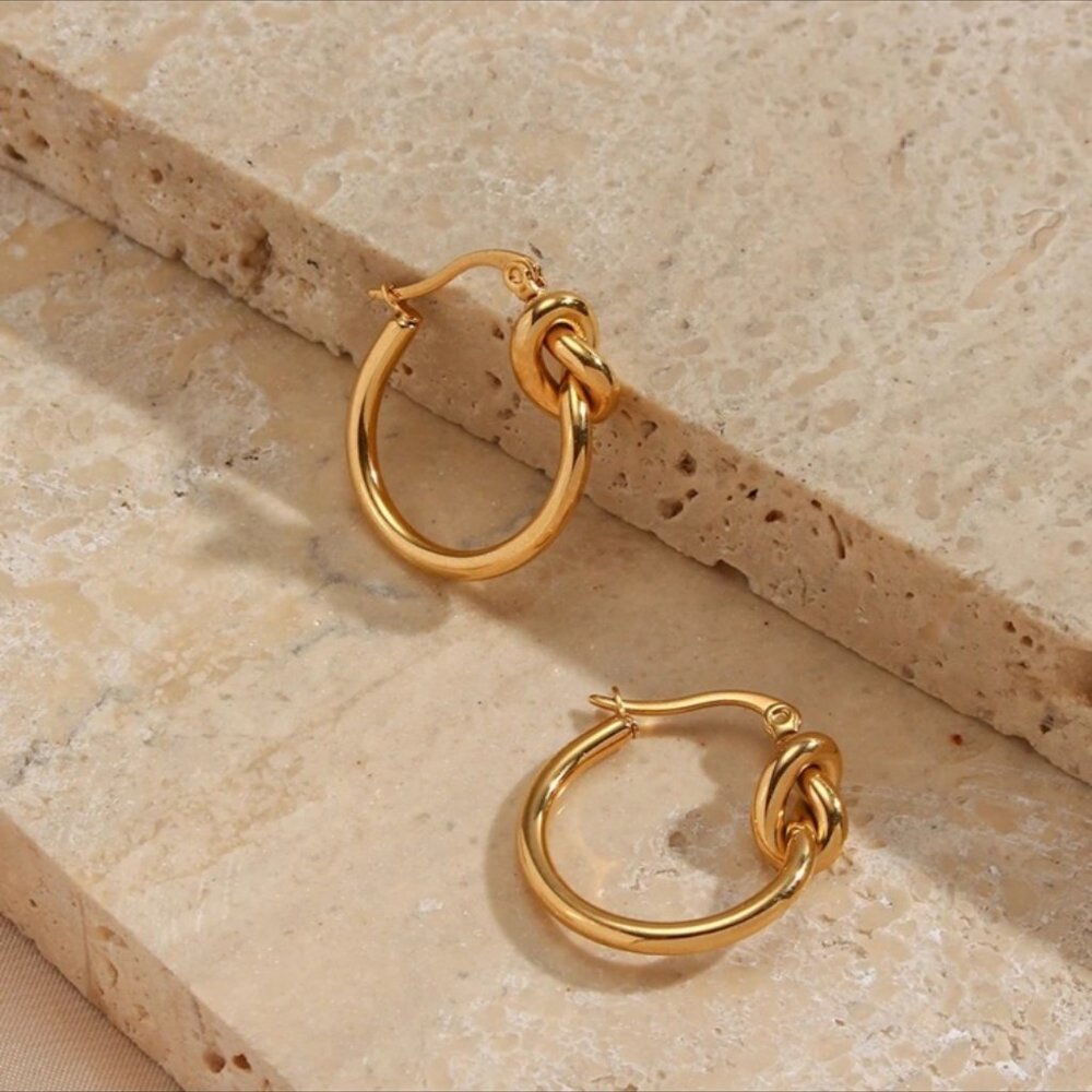NEW KNOT 18K GOLD HOOP EARRINGS, BEAUTIFUL EARRINGS, CUTE EARRINGS. - Picture 4 of 8